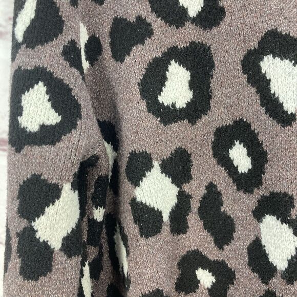 A New Day Oversized Sweater SZ M Leopard Print Soft V Neck Gray Black White Warm - Picture 4 of 13